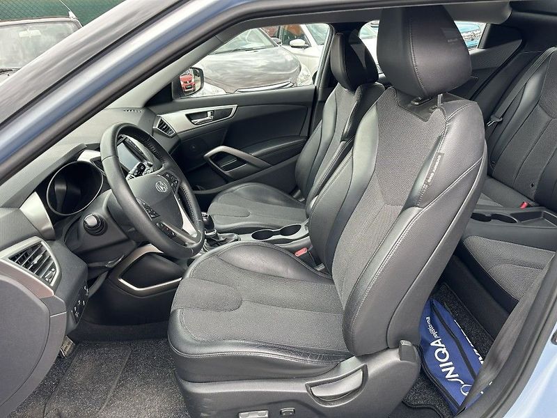 Hyundai Veloster - fotka 13 z 23