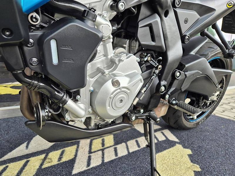 CFMOTO (2025) 675 NK - fotka 12 z 20