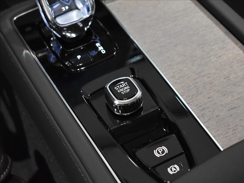 Volvo XC90 (2026) 2,0 B5  Ultra Bright - fotka 33 z 46