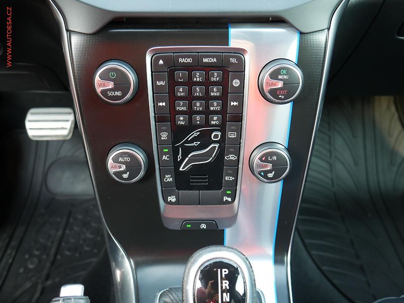 Volvo V40 (2015) 2.0 i, AT, navi - fotka 15 z 18