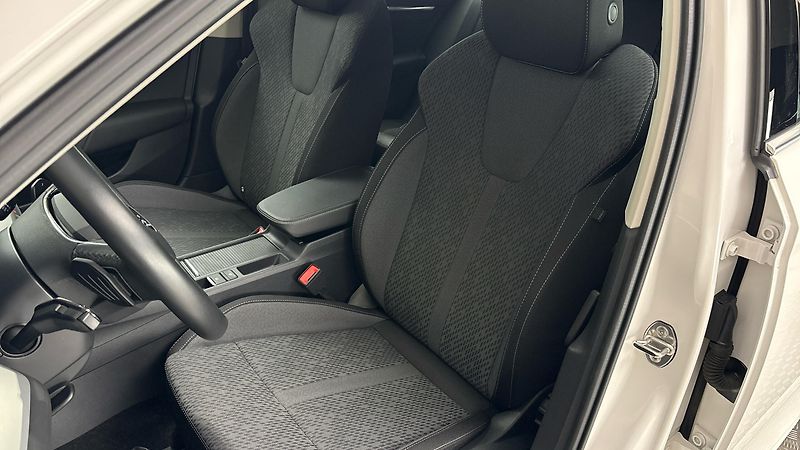 Škoda Octavia 2.0 TDI DSG Style Combi - fotka 15 z 26