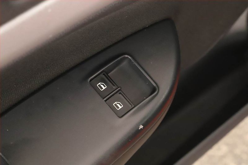 Škoda Octavia (2013) 1.6 TDI, Tempomat - fotka 9 z 11