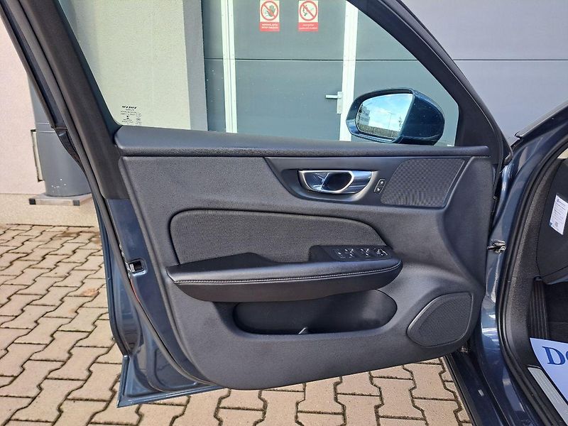 Volvo V60 (2021) 2.0 B4 Momentum, ZÁRUKA - fotka 15 z 36