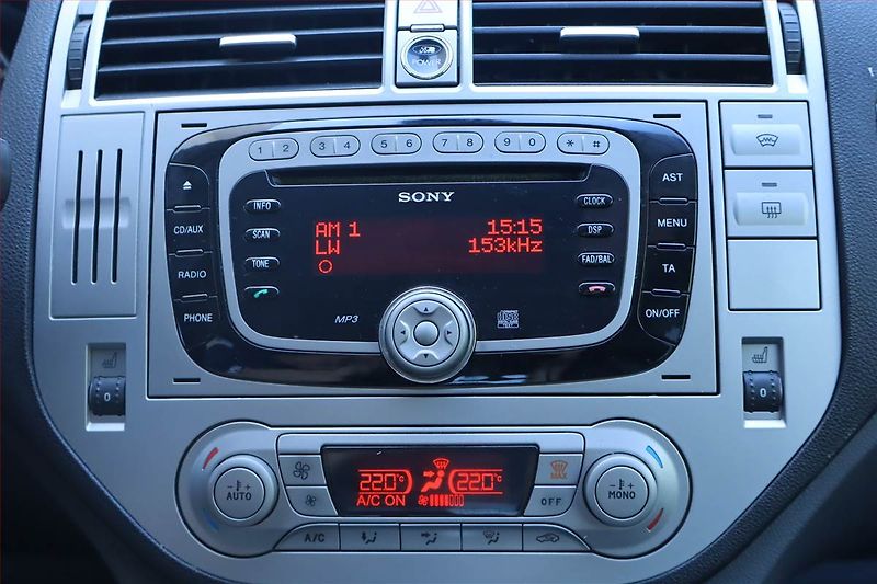 Ford Kuga (2010) 2.0 TDCi, 4X4, Tempomat - fotka 12 z 20