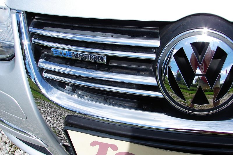 Volkswagen Golf V 1.9 TDi 105PS BlueMotion Pan - fotka 38 z 40