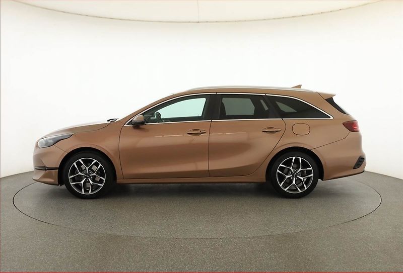 Kia Ceed (2022) Top 1.5 T-GDI - fotka 3 z 21