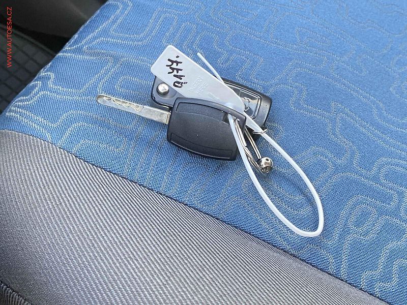 Ford C-MAX (2008) 1.6 16V, ČR, Klima - fotka 15 z 15
