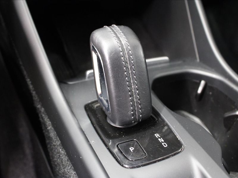 Volvo XC40 2,0 T5 182KW AWD zánovní - fotka 27 z 34