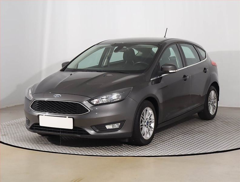 Ford Focus (2018) 1.0 EcoBoost, Tempomat - fotka 2 z 17