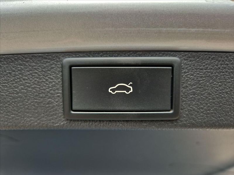 Škoda Octavia 2,0 TDi SportLine DSG - fotka 12 z 18