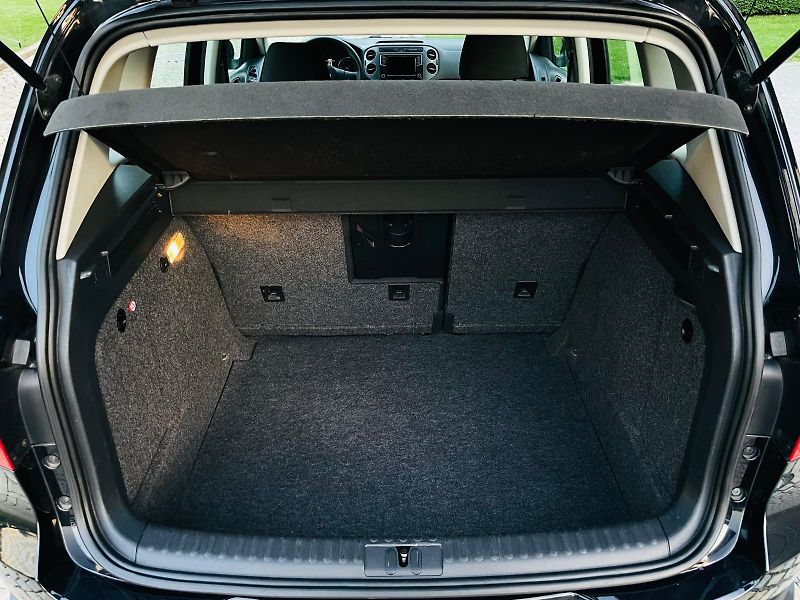 Volkswagen Tiguan 1.4TSI MANUÁL SERVISKA SENZORY - fotka 20 z 45