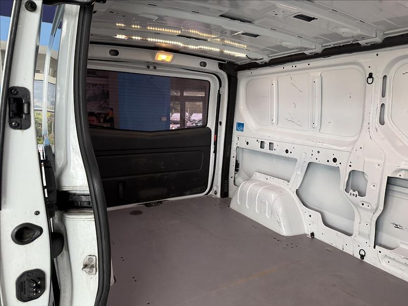 Renault Trafic 1,6   89kW,SERVISKA,2.MAJITEL - fotka 25 z 26