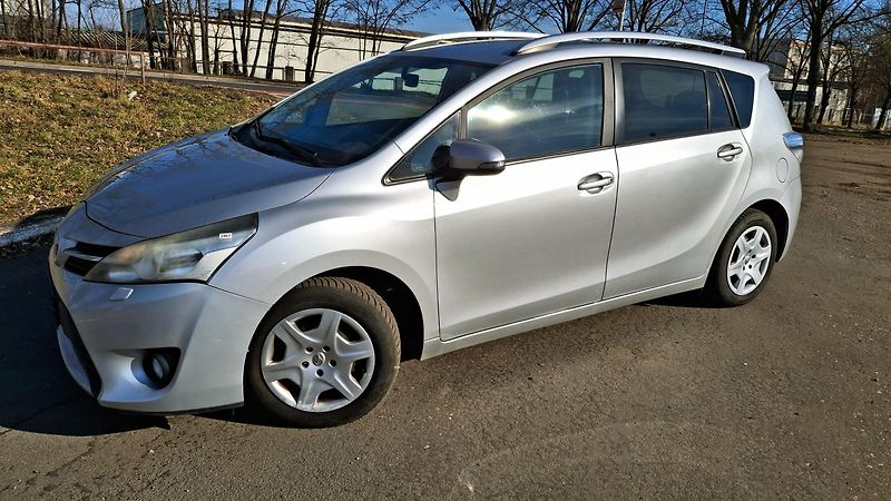 Toyota Verso 1.6 97 kw  Rezervace - fotka 8 z 27