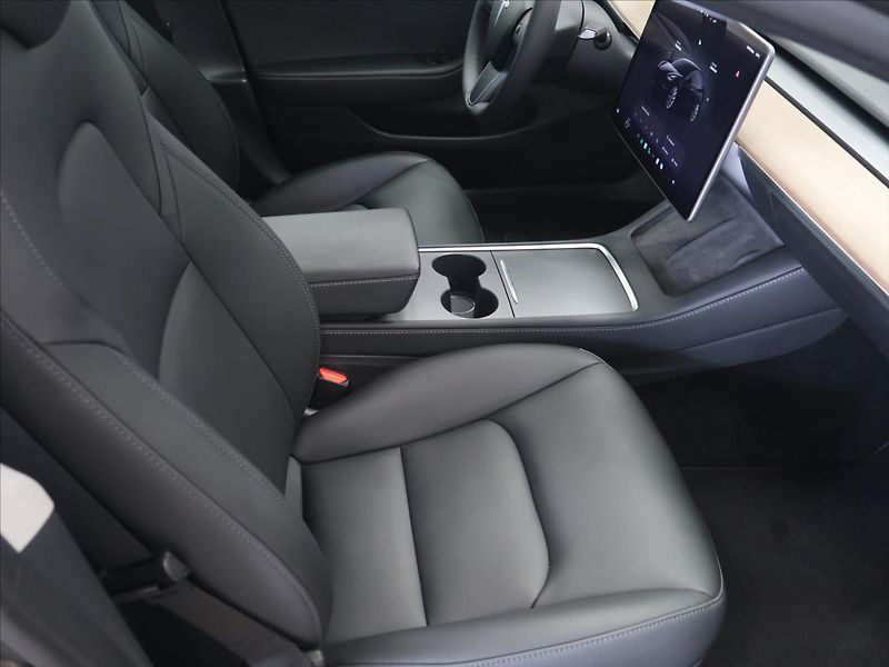Tesla Model 3 0,0 1. majitel zánovní - fotka 14 z 32