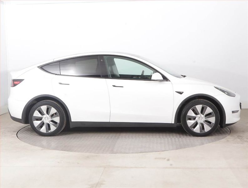 Tesla Model Y (2022) Long Range AWD 79kWh, SoH 93% - fotka 6 z 21