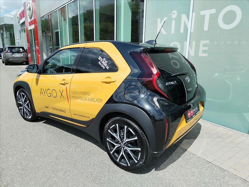 Toyota Aygo 1.5 HYBRID e-CVT  GR SPORT 116 - fotka 11 z 15