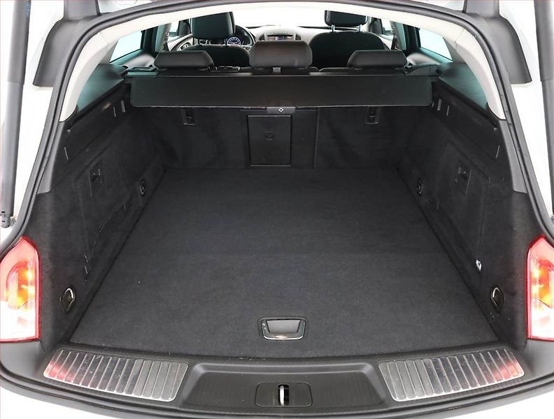 Opel Insignia (2015) 2.0 BiTurbo CDTI, Automat - fotka 17 z 18