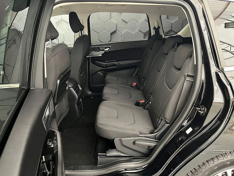 Ford S-MAX 2.0 EB Titanium manuál 7 míst - fotka 21 z 63