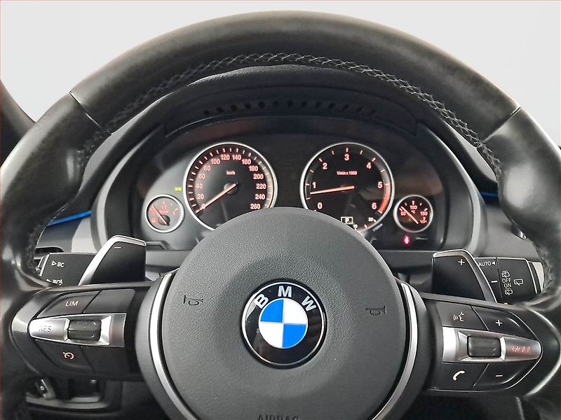 BMW X5 (2014) M Paket xDrive30d, 4X4 - fotka 17 z 19