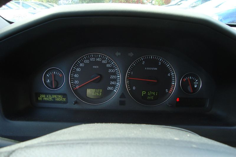 Volvo V70 (2005) 2.4 D5, AUT.,ČR - fotka 50 z 54