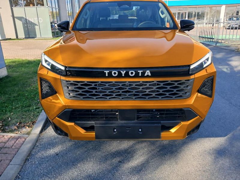 Toyota Hilux 2.8L Diesel 48V MHEV - 4x4 - 6 - fotka 3 z 8