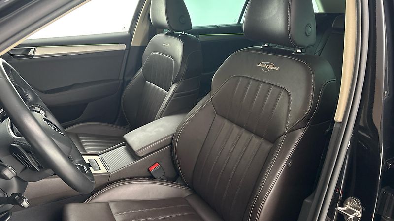 Škoda Superb 2.0 TDI DSG 4x4 L&K Combi - fotka 15 z 34