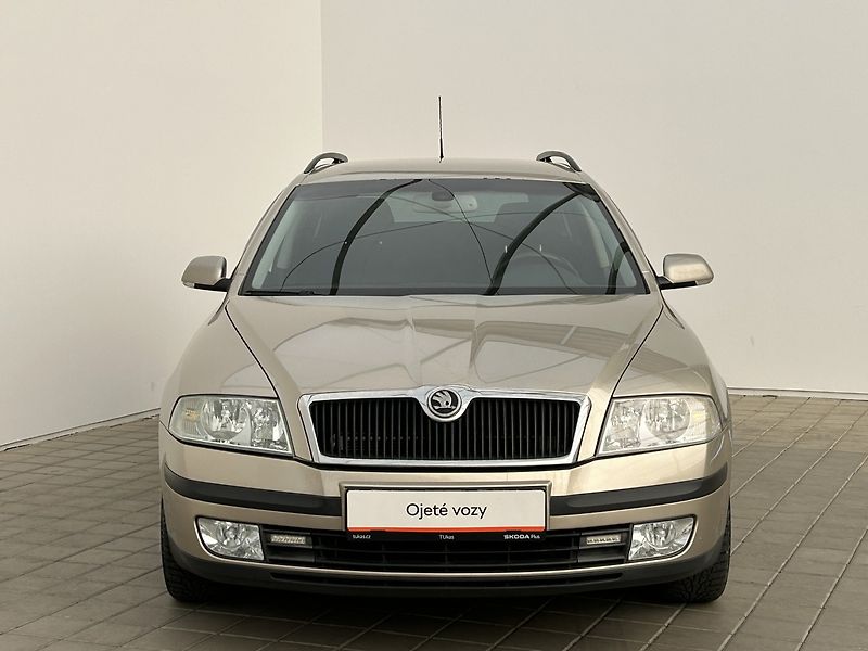 Škoda Octavia 2.0 TDI Elegance - fotka 4 z 24