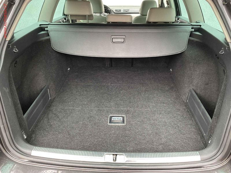 Volkswagen Passat (2009) 2.0 TDI, Highline, DSG - fotka 7 z 17