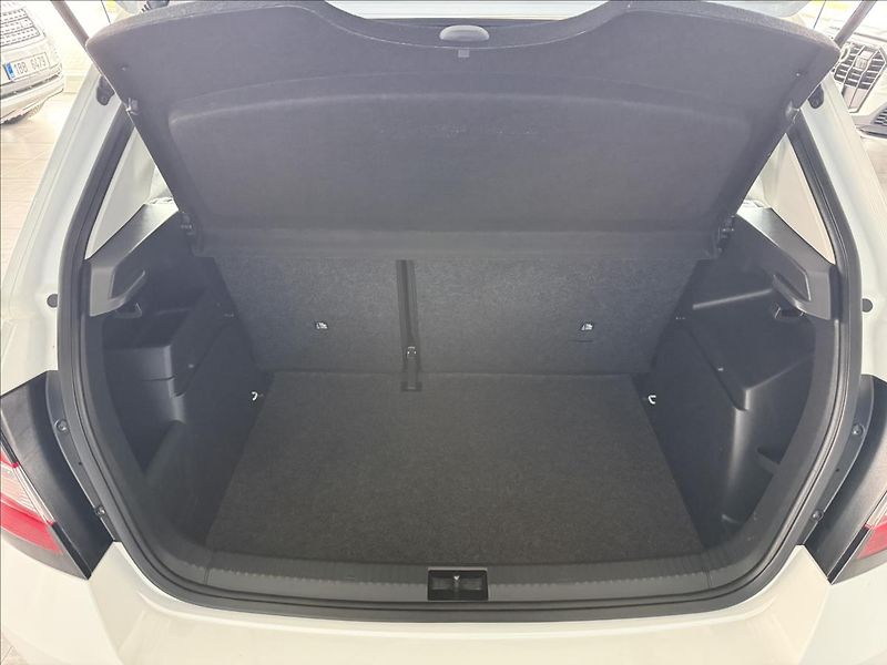 Škoda Fabia 1,2   TSI 66kW,SERVISKA,2. MAJ - fotka 21 z 21