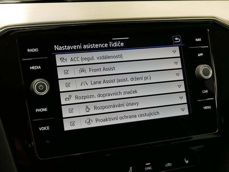 Volkswagen Passat - fotka 19 z 25