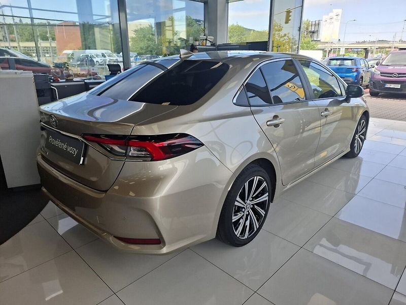 Toyota Corolla 1.5i 92KW 2023 COMFORT - fotka 3 z 11