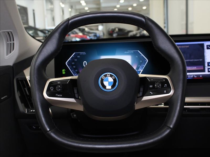 BMW iX 0,1 xDrive50 H/K 1.maj.ČR - fotka 9 z 32