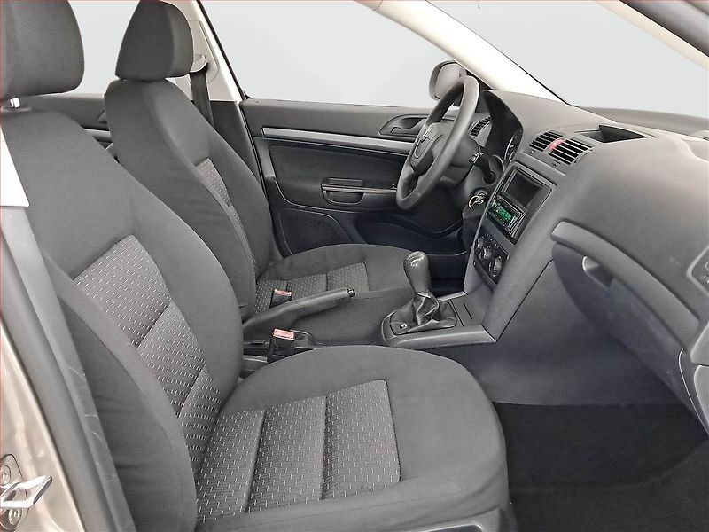 Škoda Octavia (2011) 1.6 - fotka 9 z 15