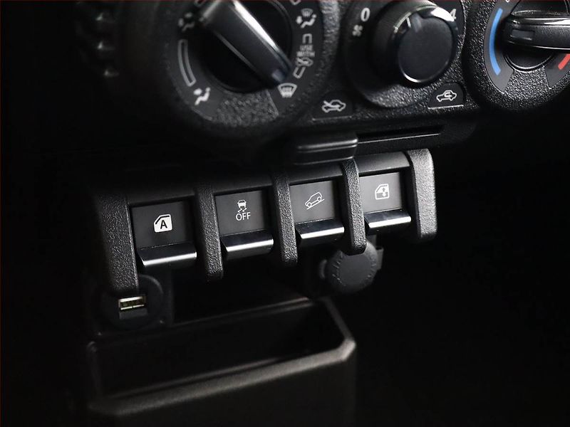 Suzuki Jimny (2022) 1.5 AllGrip - fotka 12 z 13