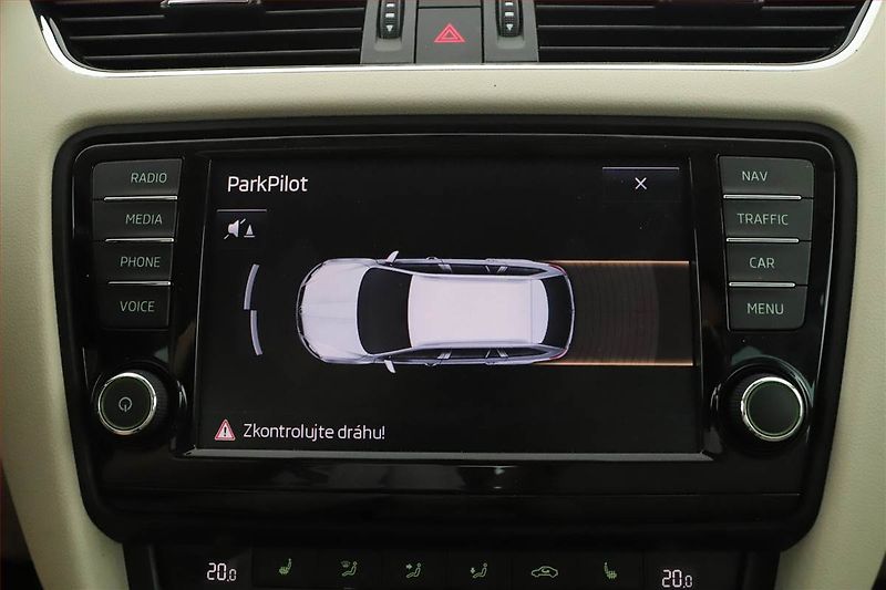 Škoda Octavia (2016) 1.4 TSI, Navi, Bi-Xenony - fotka 12 z 19