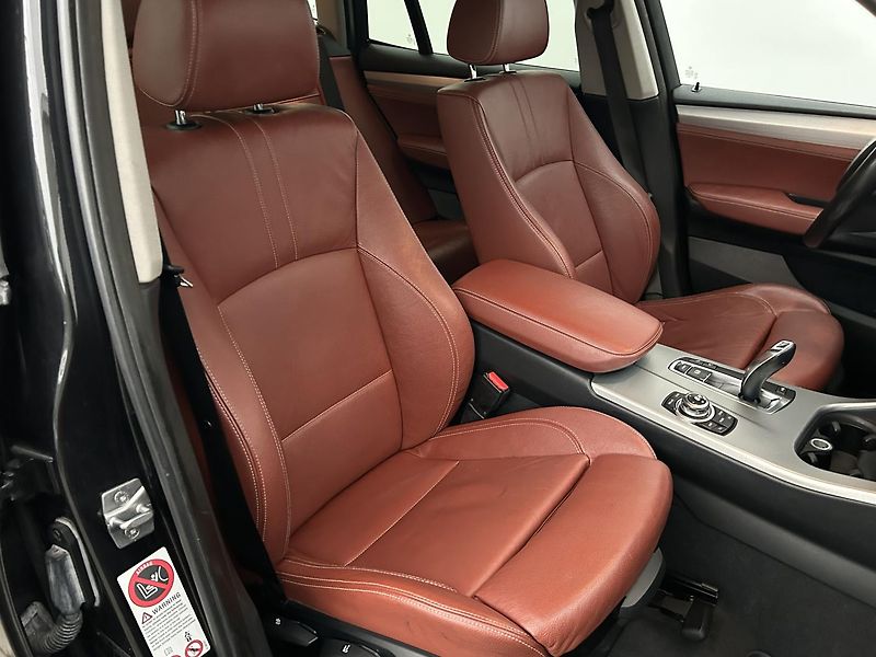 BMW X3 3.0 i 4x4 XDRIVE - fotka 16 z 23