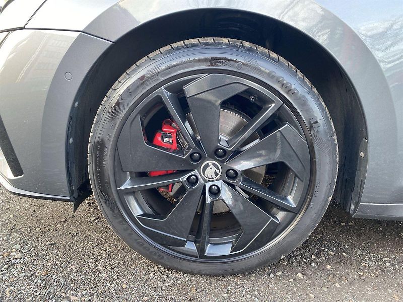 Škoda Octavia (2022) Combi 2.0 TDI 4x4 DSG RS - fotka 31 z 35