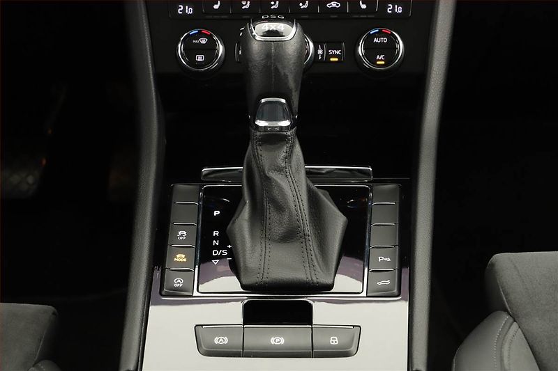 Škoda Superb (2018) 2.0 TDI, 4X4, Automat, Kůže - fotka 10 z 18