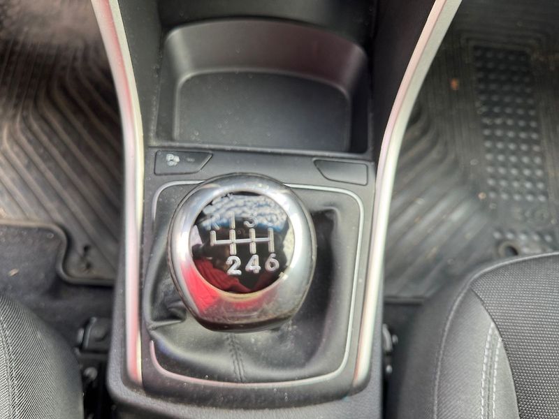 Hyundai i30 1,6  CZ TOP STAV - fotka 12 z 15