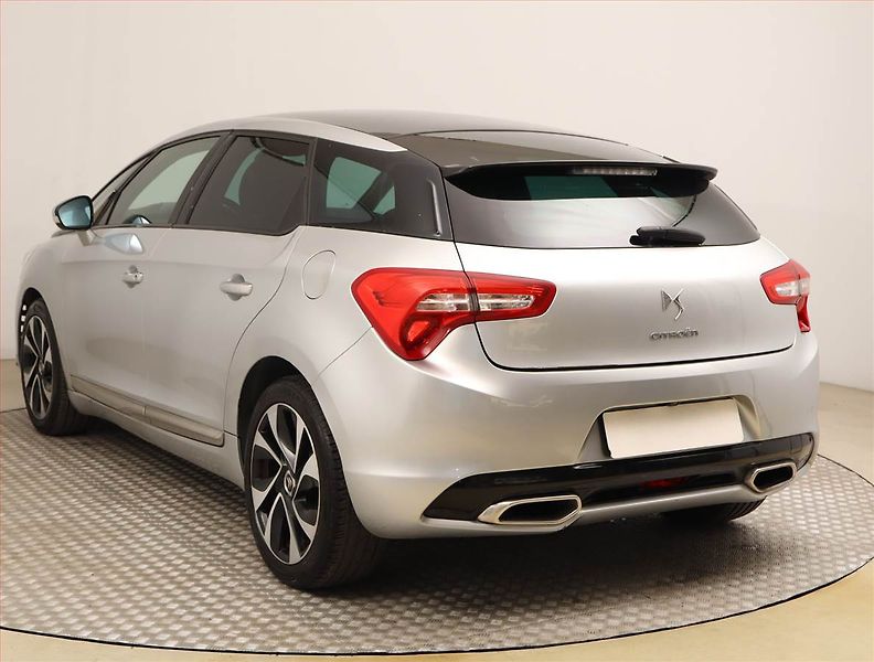 Citroën DS5 (2014) 2.0 HDi, Navi, Xenony - fotka 4 z 17