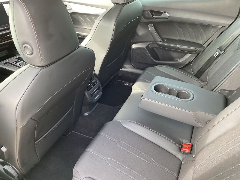 Cupra Formentor (2024) 1.5 TSI DSG - fotka 7 z 36