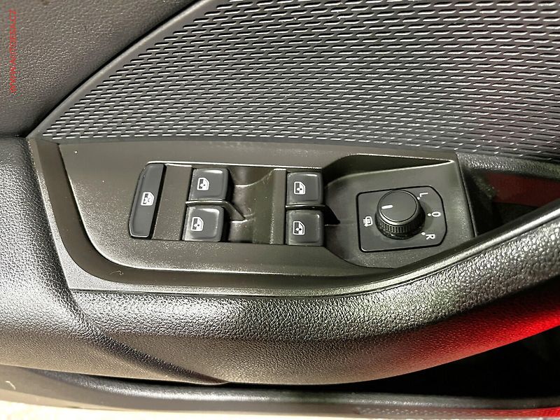 Škoda Octavia (2020) 2.0 TDi, ČR, Ambition, LED - fotka 12 z 17