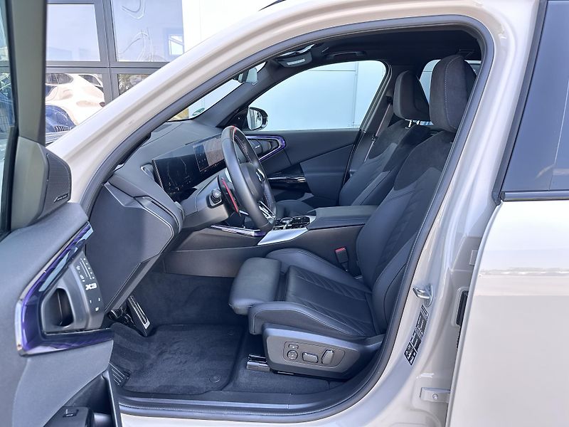 BMW X3 M50 xDrive - fotka 7 z 31