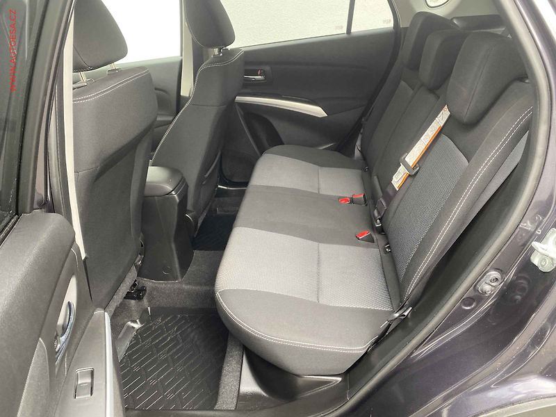 Suzuki SX4 (2015) 1.6i 4x4, AT, xenon, park - fotka 10 z 17