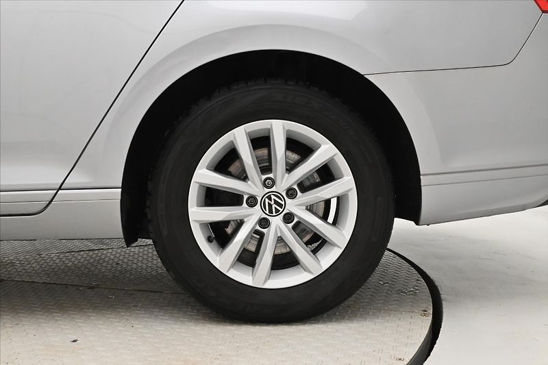 Volkswagen Passat 2,0 TDI 110 kW DSG Business Zá - fotka 31 z 31