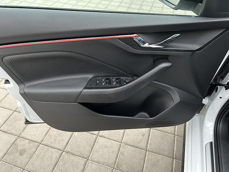 Škoda Kamiq 1.0 TSI Monte Carlo - fotka 6 z 26