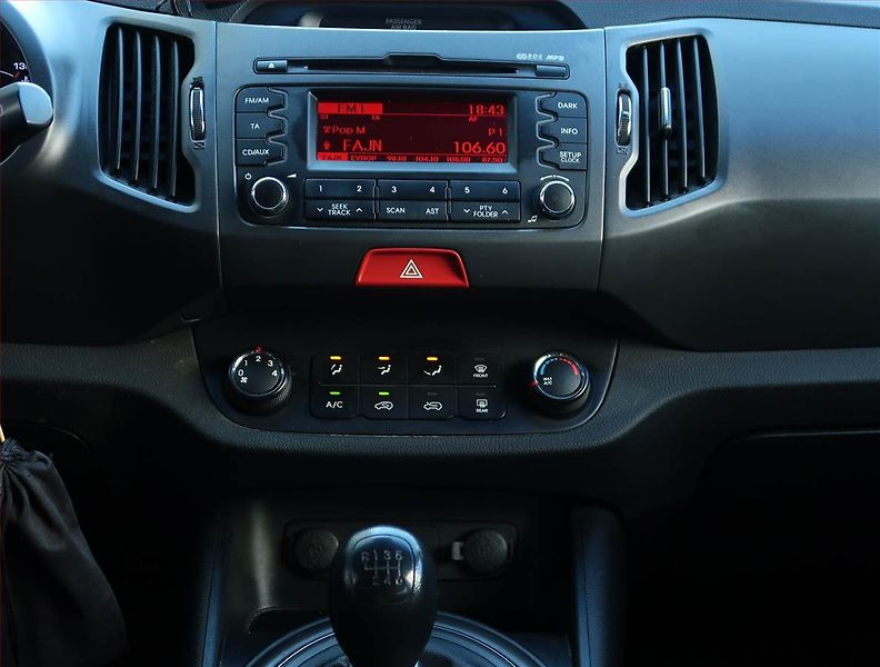 Kia Sportage (2011) 1.6 GDI, Tempomat - fotka 12 z 15