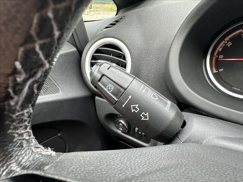 Opel Corsa 1,4 AUTOMAT - fotka 23 z 27
