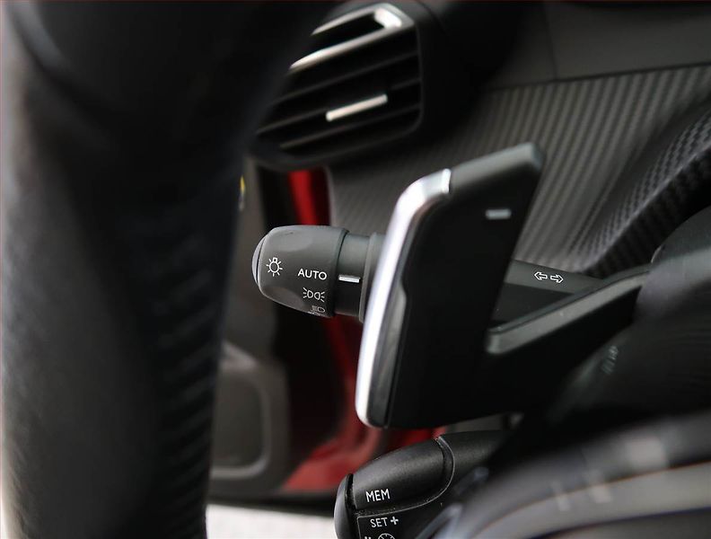 Peugeot 2008 (2022) 1.2 PureTech, Automat, ČR - fotka 22 z 25