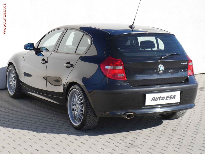 BMW Řada 1 (2008) 2.0d 118d, AC - fotka 6 z 17